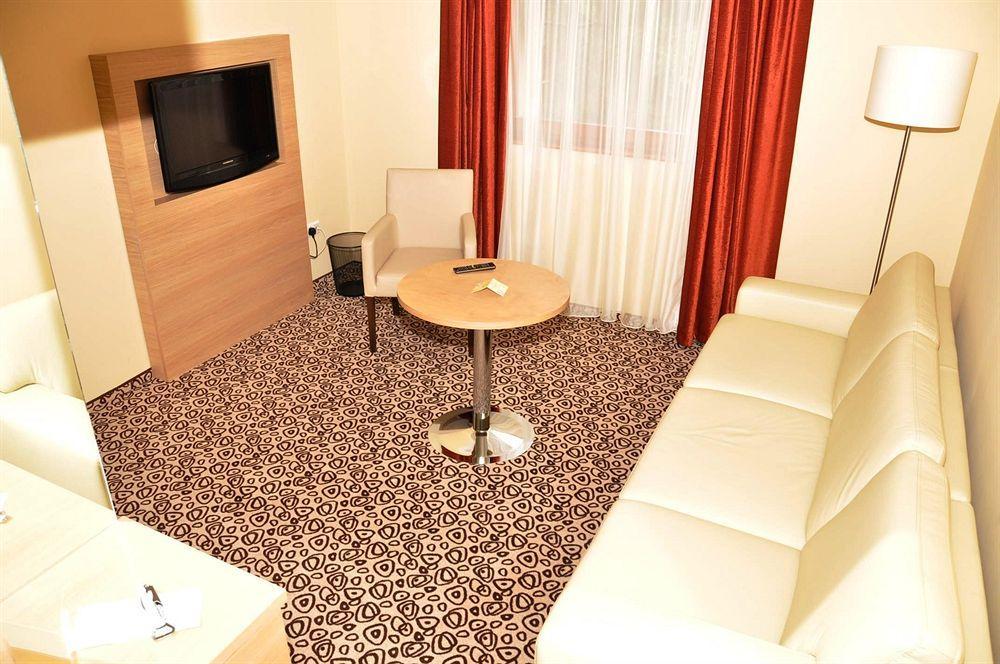Erdospuszta Club Hotel Fenyves Debrecen Exterior foto